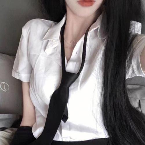 《如影随形2016》封面